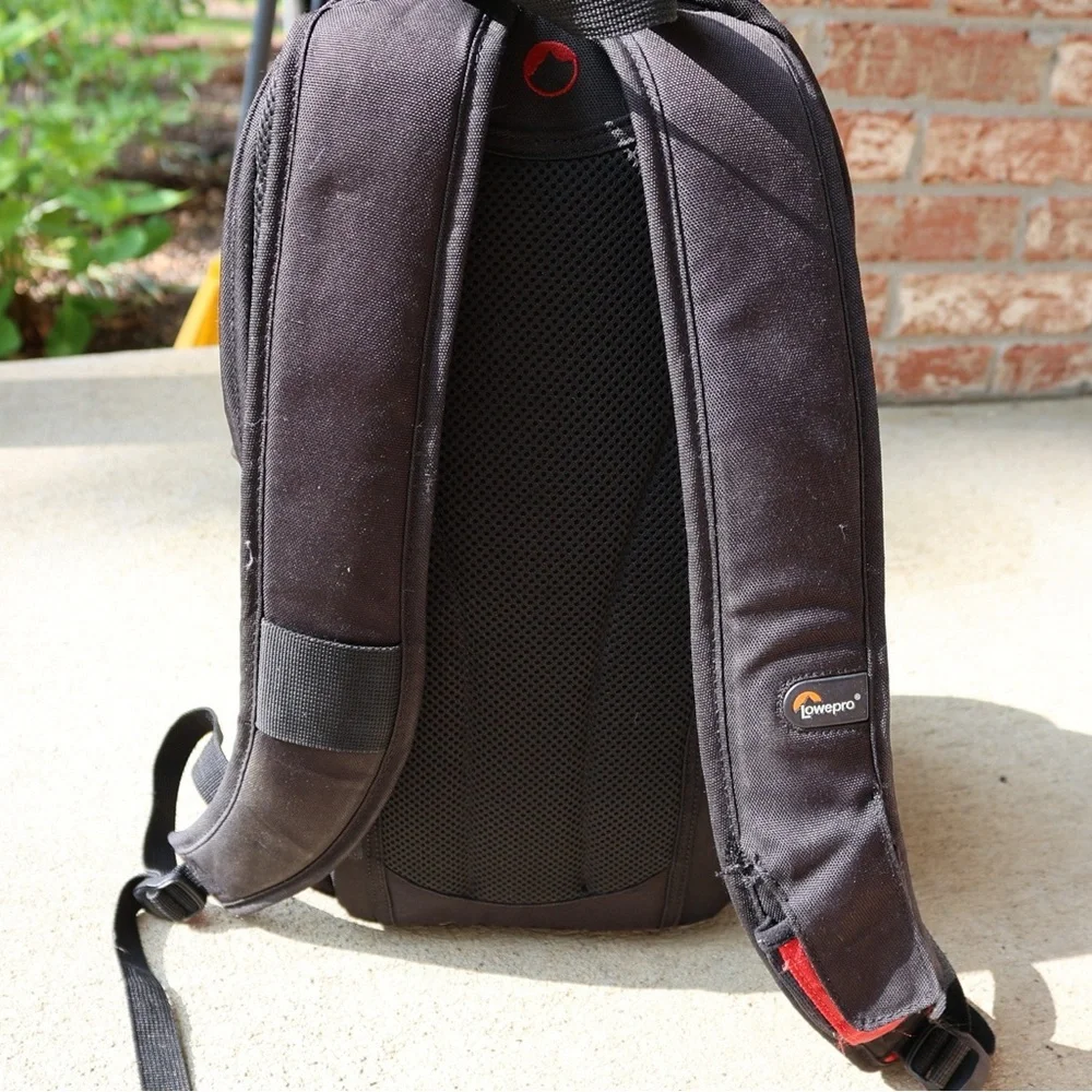 Lowepro fast pack 100 camera‎ backpack red/black with dividers. 16x18x6